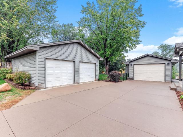 727 Riverside Drive N