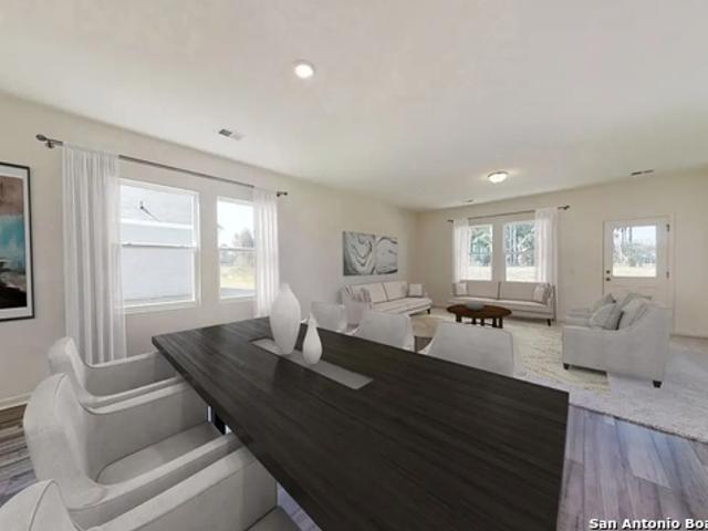 7282 King Bend