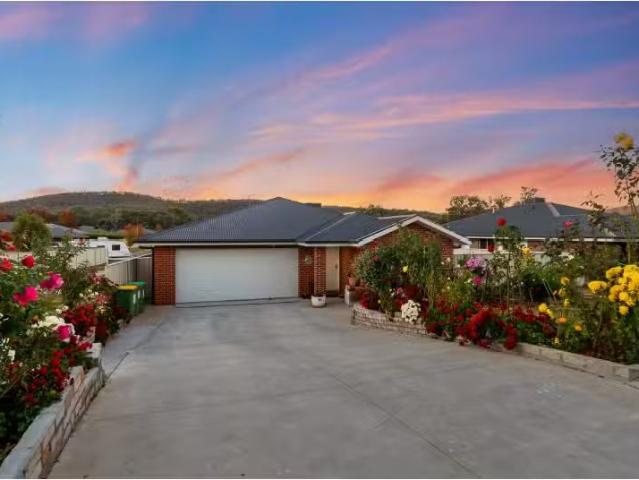 728 CENTAUR Road, HAMILTON VALLEY House for rent Listed by Ni.