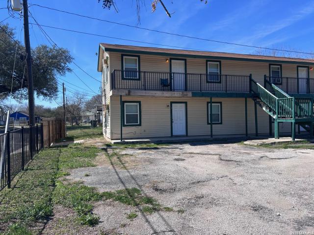 728 S Guadalupe St, Seguin, TX 78155 | MLS #1943