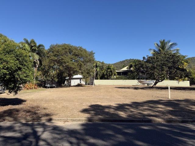 728m2 lot with lovely views to oval and mountains