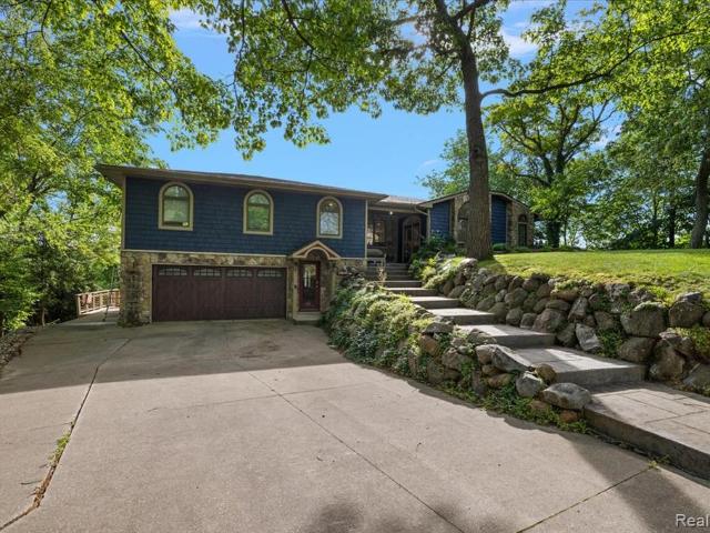 7291 Parkwood Drive