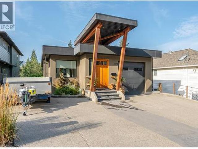 729 Creekside Road, Penticton, BC, V2A 2C5 Luxury House for sale | Listing ID 10399 | Royal LePage Carriage Trade Luxury Properties