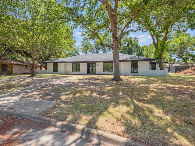 729 Surrey Circle