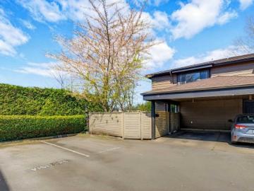 Greater Vancouver - Garden, Parking