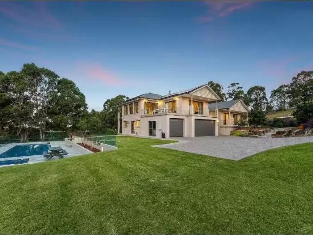 72 William James Dr, Mount Kembla House for rent Listed by Em.