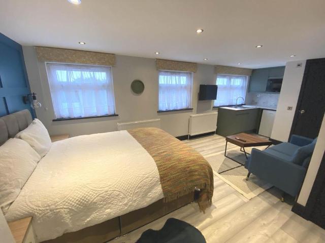 72 Balmoral Drive, Borehamwood, WD6 2RB, United Kingdom | Room for rent #139545349 | Rentberry