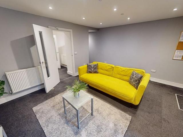 72, Bluecoat Close, Nottingham, NG1 4DP 2 bed apartment to rent £1,491 pcm £344 pw