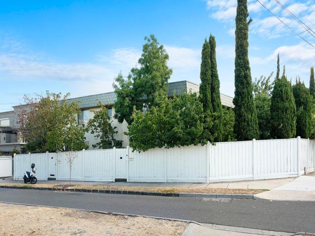 7/2 Carnarvon Rd, Caulfield North