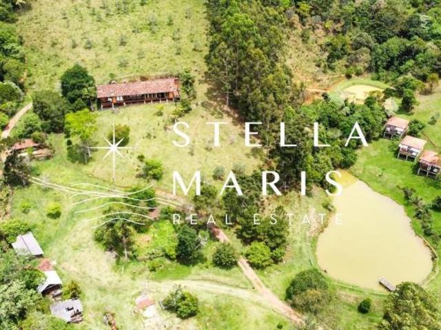72 Hectares com 9 nascentes d&apos água, cachoeira com 73m e 2.000m² de área construída. Passa Vinte MG