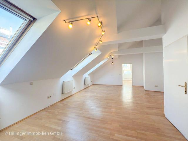 Unter € 3.550/m² beim Bahnhof Floridsdorf | 72 m² DG Wohnung, 2 Zimmer, sofort beziehbar
