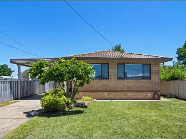 72 Stanley Street, Bathurst House for rent Listed by Mcgrath.
