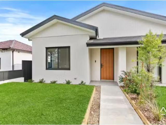72B Rothschild Ave, Rosebery Townhouse for rent Listed by Emm.