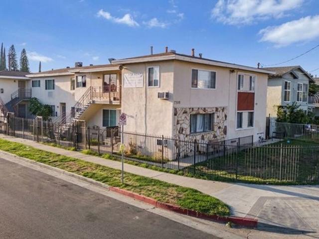 7305 Variel Ave, Canoga Park, CA 91303