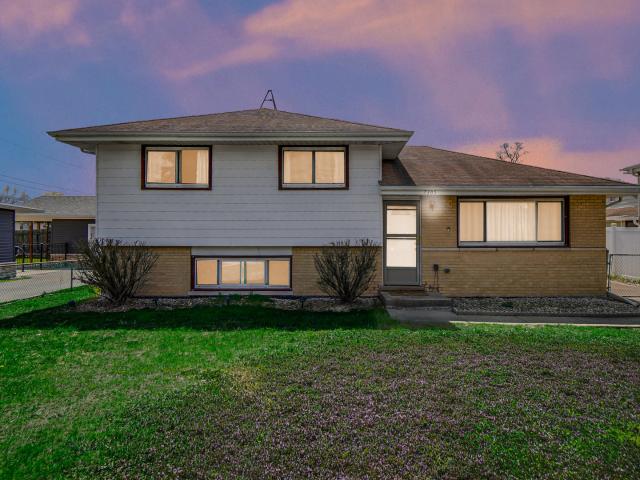 7305 W 75th Street