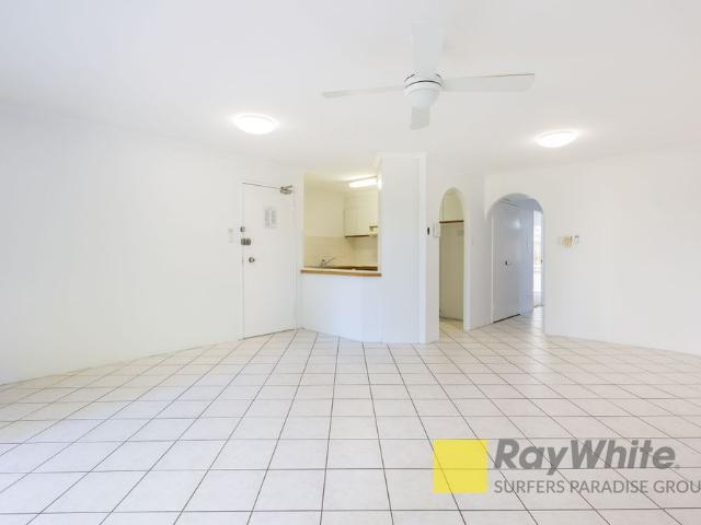 $730 per week / $2,920 Bond