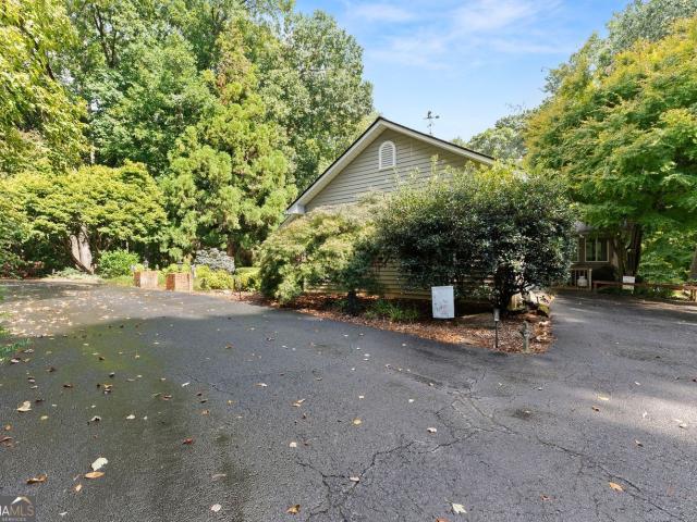 731 Hidden Lakes Trail