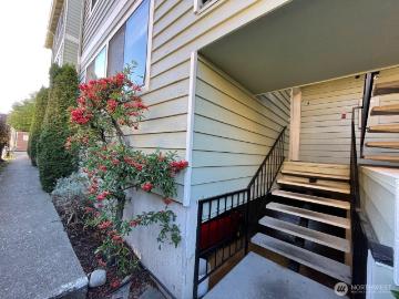 731 N 94th St, Unit 8, Seattle, WA 98103 | MLS #2511
