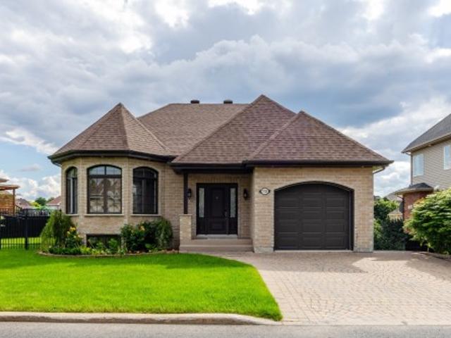 7320 Rue Latouche, Brossard, QC, J4Y 3J8 house for sale | Listing ID 21329 | Royal LePage