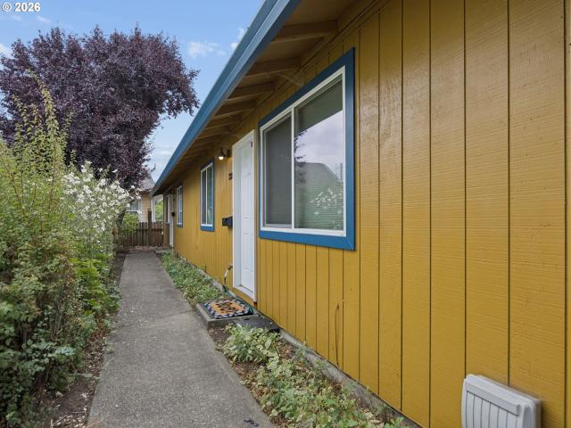 7322 n albina ave