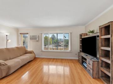 732 E Lexington 19