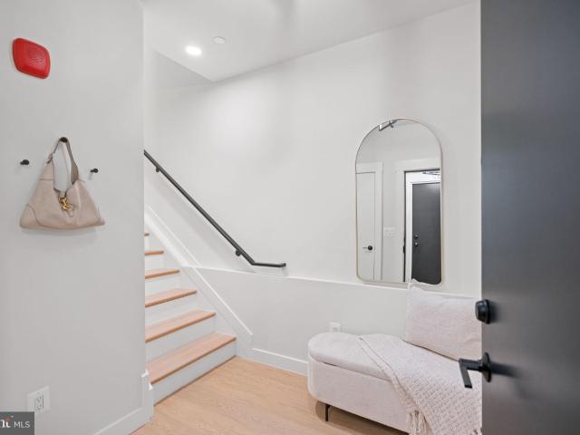 733 8th St SE, Unit 301, Washington, DC 20003 | MLS #DCDC2212