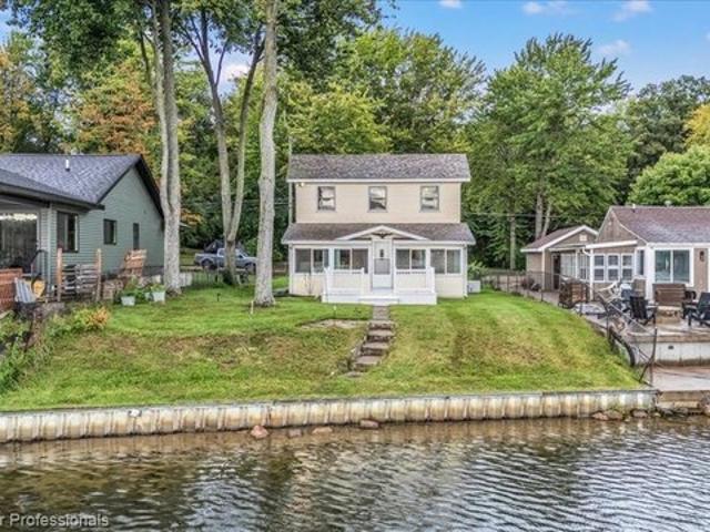 733 Lakeshore Dr, Deerfield, MI 48421