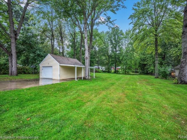 733 Lakeshore Drive