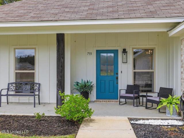 733 Lexington Drive