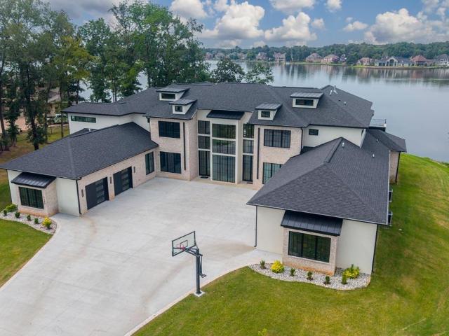 7346 Lake Point Circle