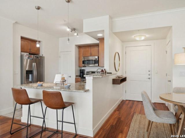 7342 Oak Manor Dr, Unit 7208