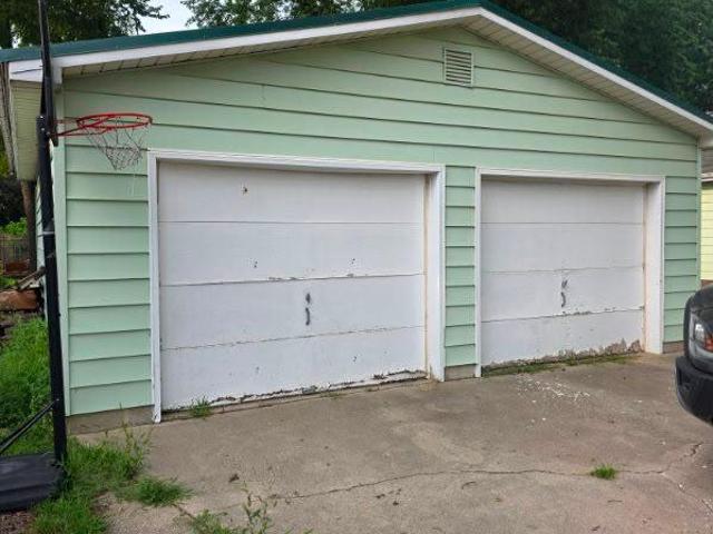 734 8th Street