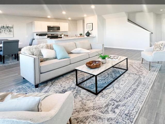 7358 Mistletoe Trail