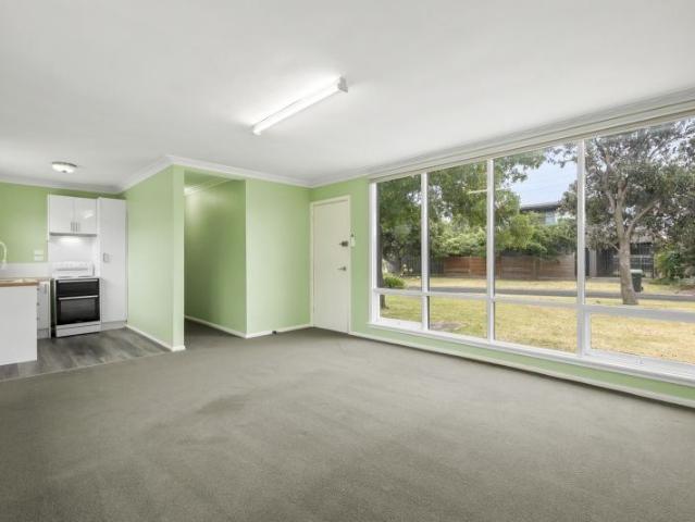 735 Batman Road, Indented Head