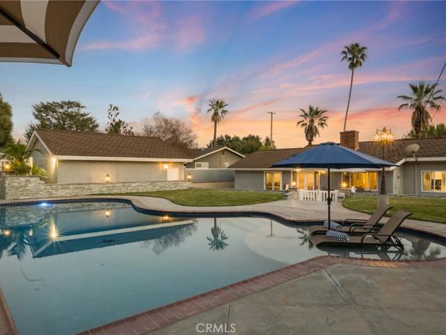 735 E Sierra Madre