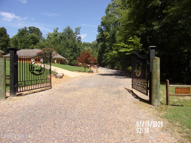 735 Woodland Heights
