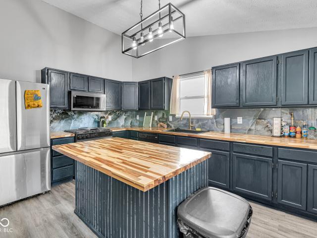 736 Kingston Circle
