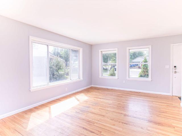 736 Lakeshore Drive