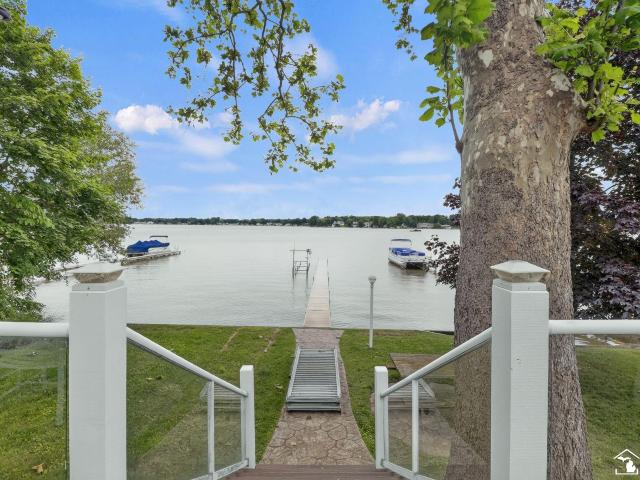 736 Lakeview Drive