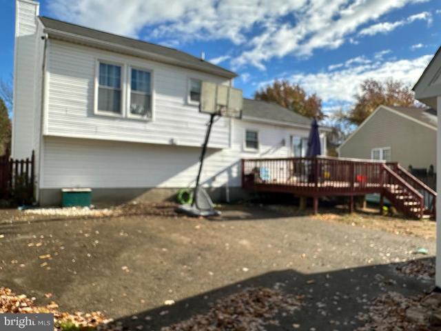 736 Sunnyfield Lane