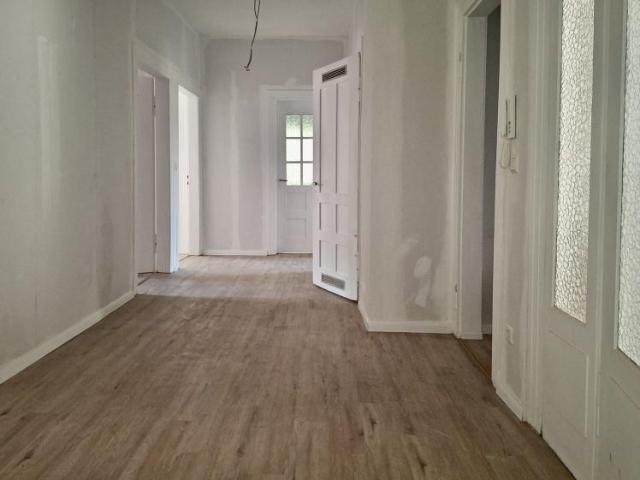 73728 Esslingen: Erstbezug nach Sanierung. Modern mit Altbauflair. 3 Zimmer + große Wohnküche. 1OG
