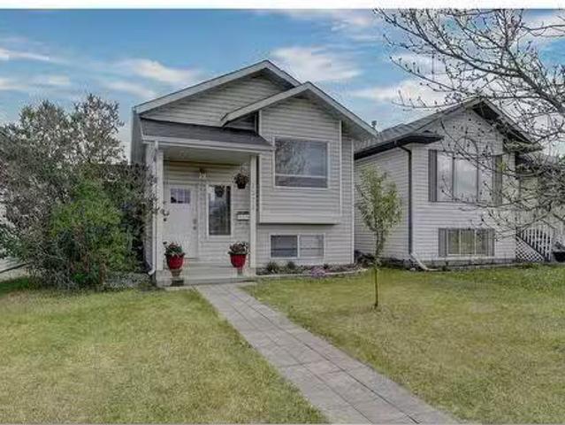 7373 Kateri Drive, Grande Prairie, AB, T8W 2N2 house for sal.