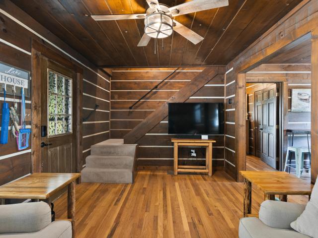 737 Cliffs Edge Road