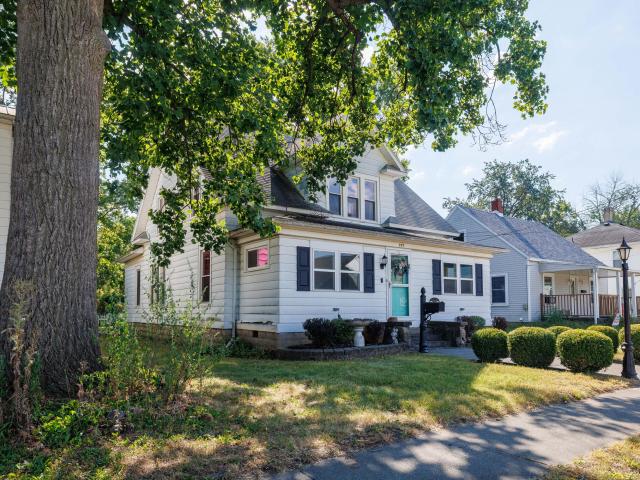 737 N College Avenue