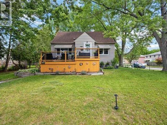 738 Elizabeth Avenue, Sarnia, ON, N7S 2V3 house for sale | Listing ID 26016 | Royal LePage