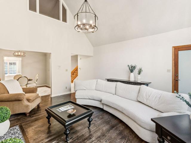 738 Elm Grove Rd, Elm Grove, US, WI