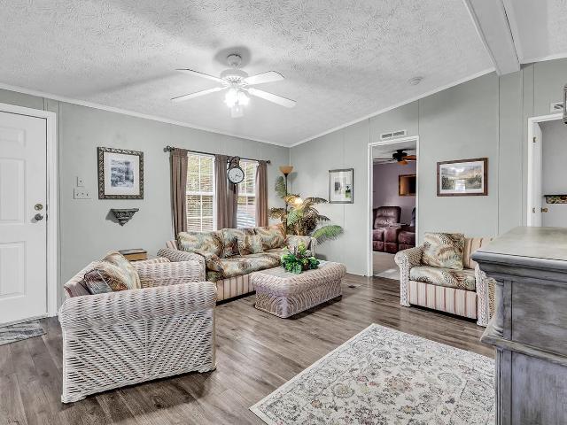 738 Oliver Dr