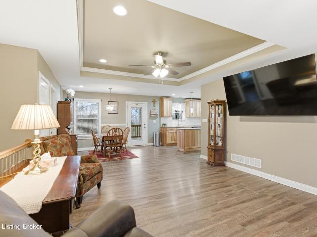 738 Mike Brown Ln