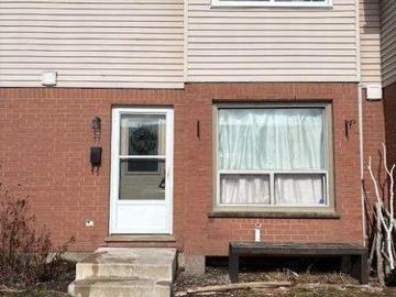 London, Ontario - Patio, Air conditioning