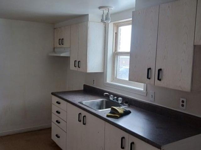 77 2 PEEL VACANT SHERBROOKE, J1H 4J9